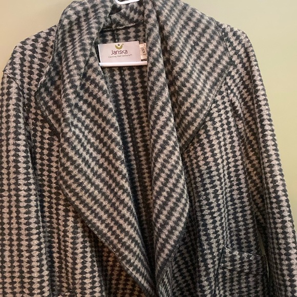 Janska Charcoal Gray Striped Light Jacket - Picture 4 of 13